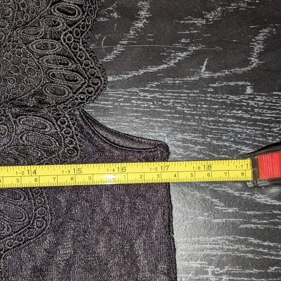 Cable and Gauge Black Lace Tank Size Large - Picture 5 of 11